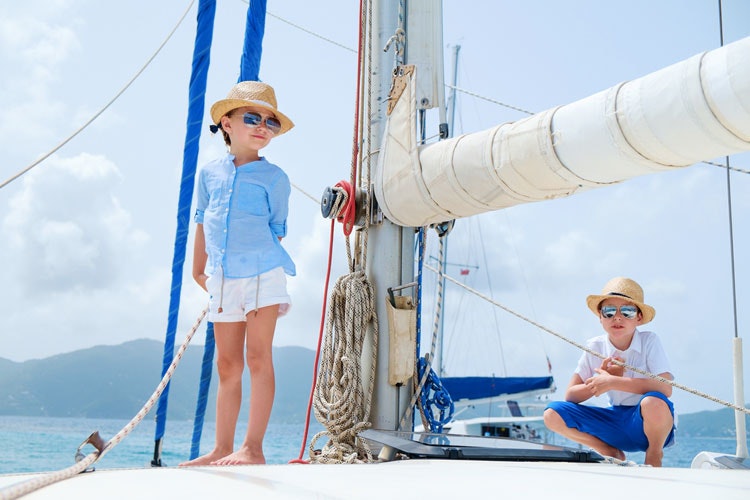 Yachting har ingen aldersgrænse, og børn hører bestemt til på en båd