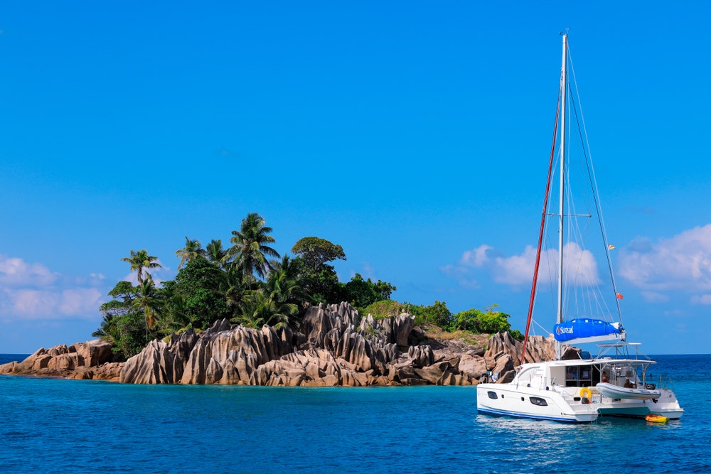 Saint Pierre Island, Seychellen met catamaran in de buurt