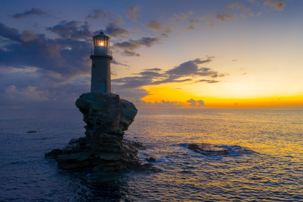 ギリシャ、キクラデス諸島の灯台。