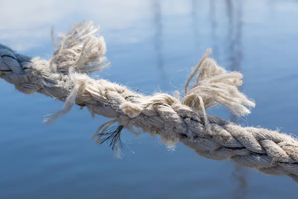 Navigera säkert på havet: Vikten av repskärare för båtar