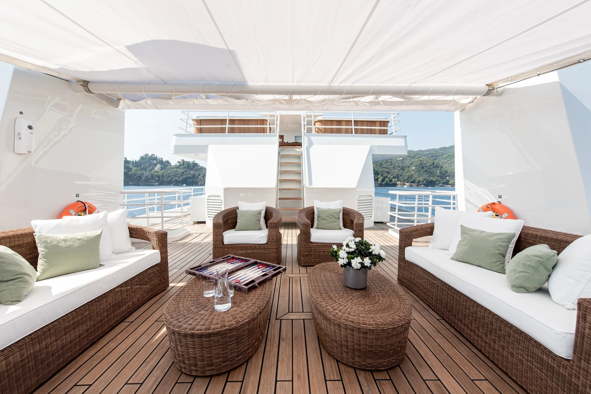 Iate de luxo Bleu de Nimes de mudança para aluguer, image size:1961x1309