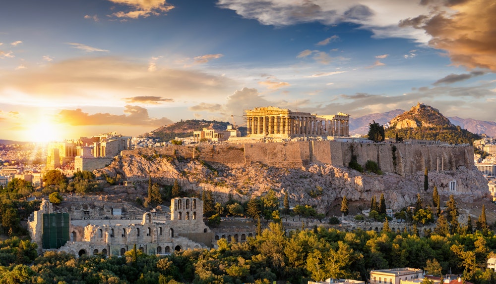 Atēnu Akropole ar Partenona templi saulrieta laikā.