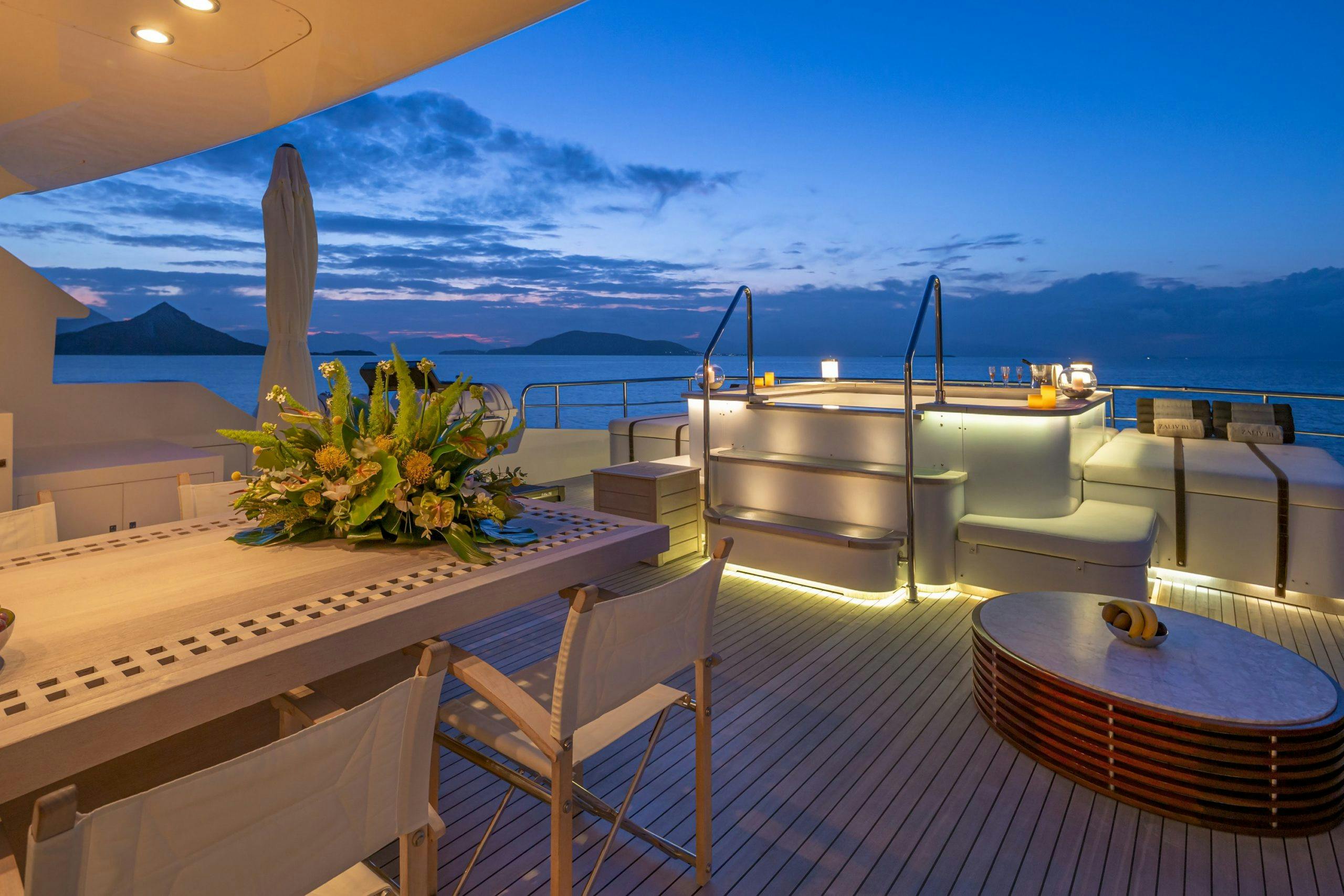 ZALIV III LUXURY YACHT CHARTER - IMPRESSIVE SUNBATH AND JACUZZI AREA