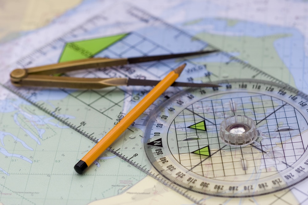 Kapitänshilfen für die Navigation, Karte, Kompass, Lineal.