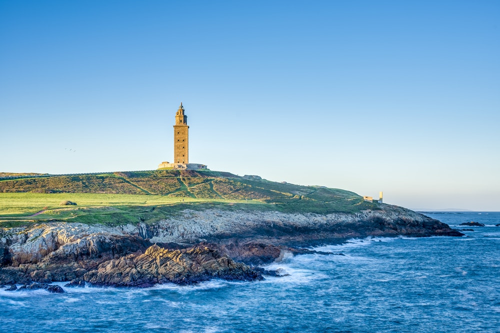 Herkules világítótorony A Coruña Atlanti-óceán partján, Spanyolország.