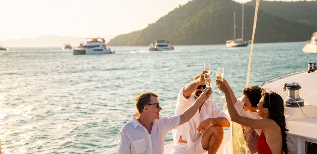 Alkohol na lodi: Jaké jsou povolené limity v populárních jachtařských destinacích