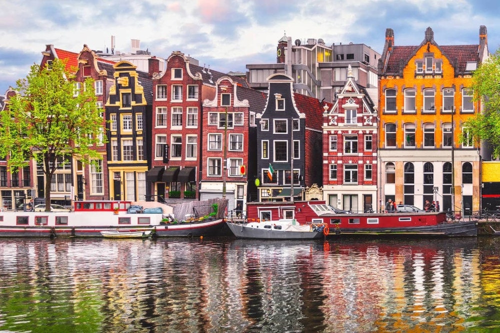 Zabytkowe domy w centrum Amsterdamu