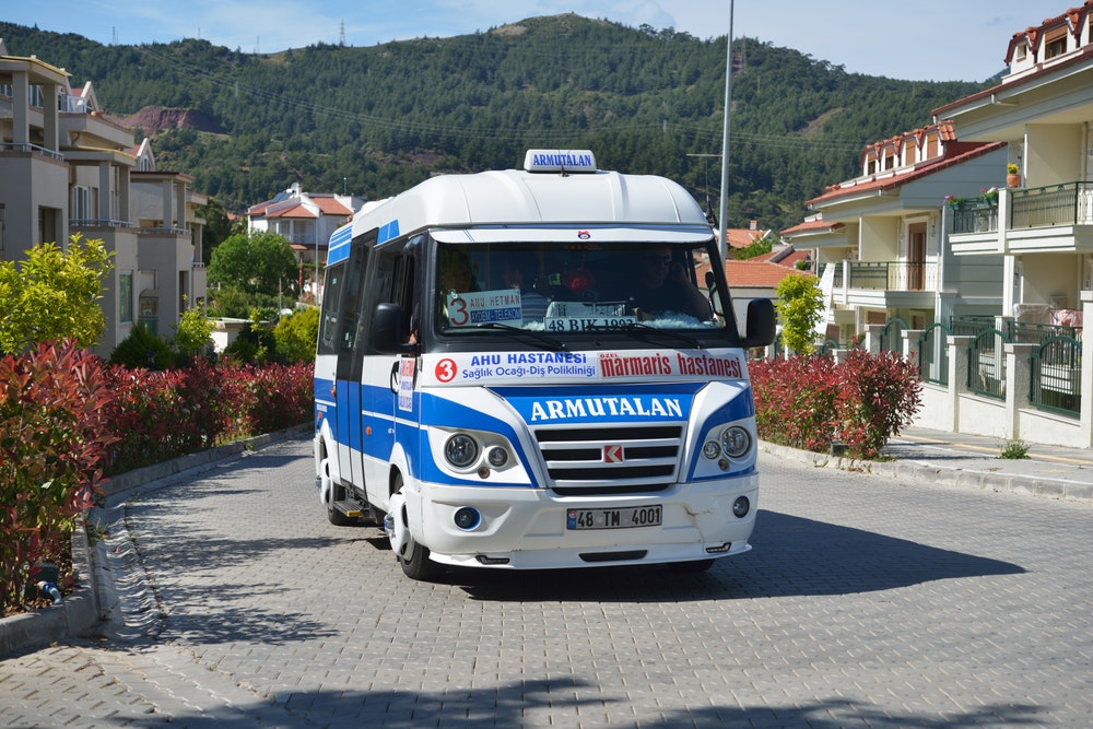 Турецький мікроавтобус