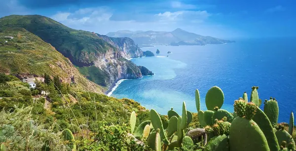 Výhled z ostrova Lipari