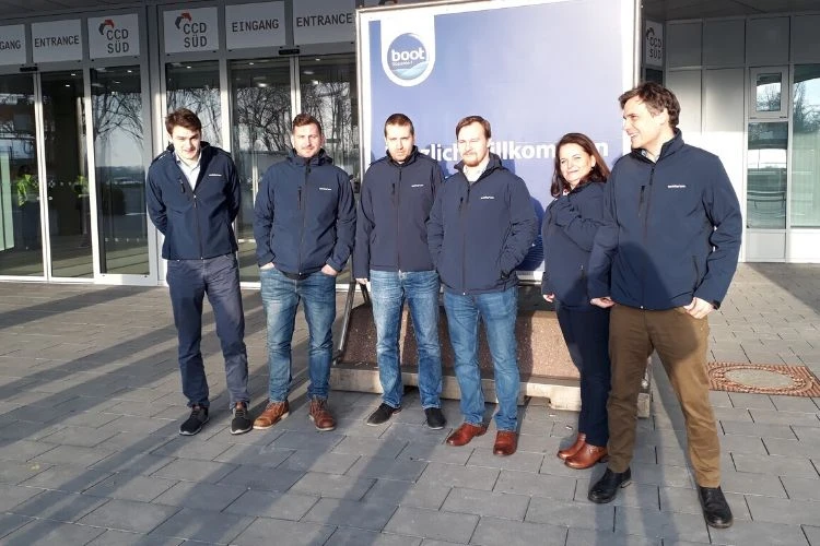 Частина команди yachting°com за воротами BOOT Düsseldorf