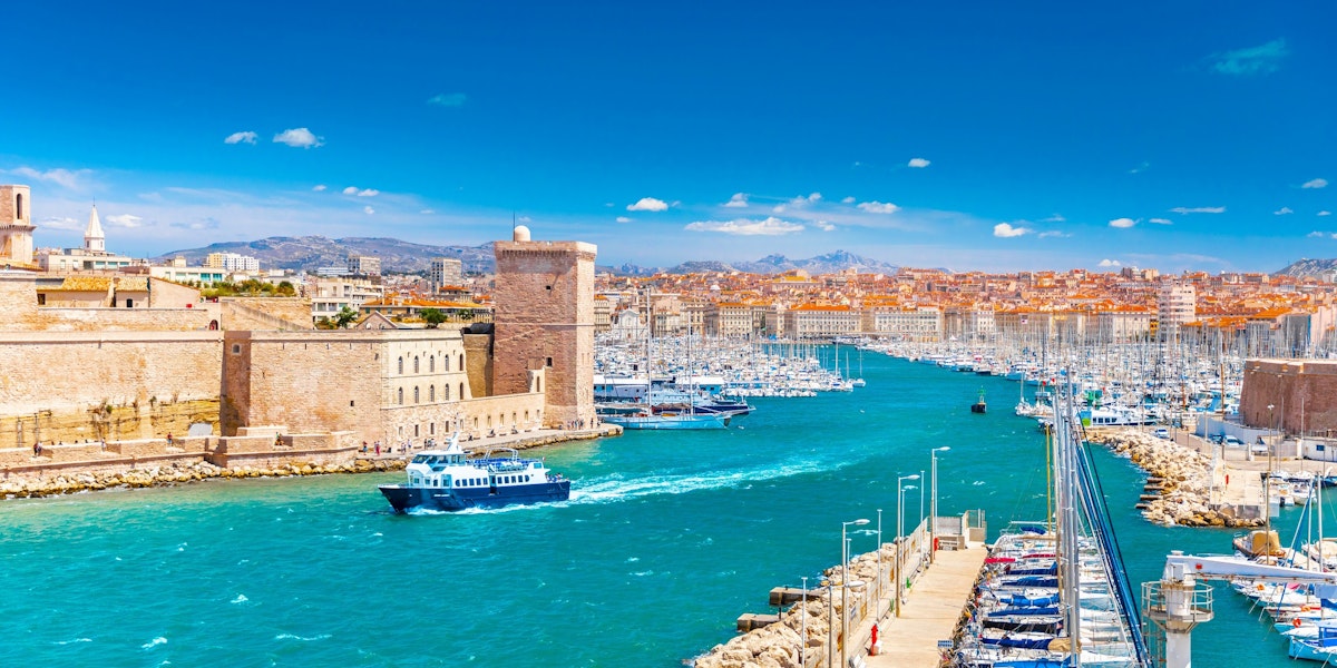 Discover yachting in France: from the Mediterranean to the Atlantic and the tropics