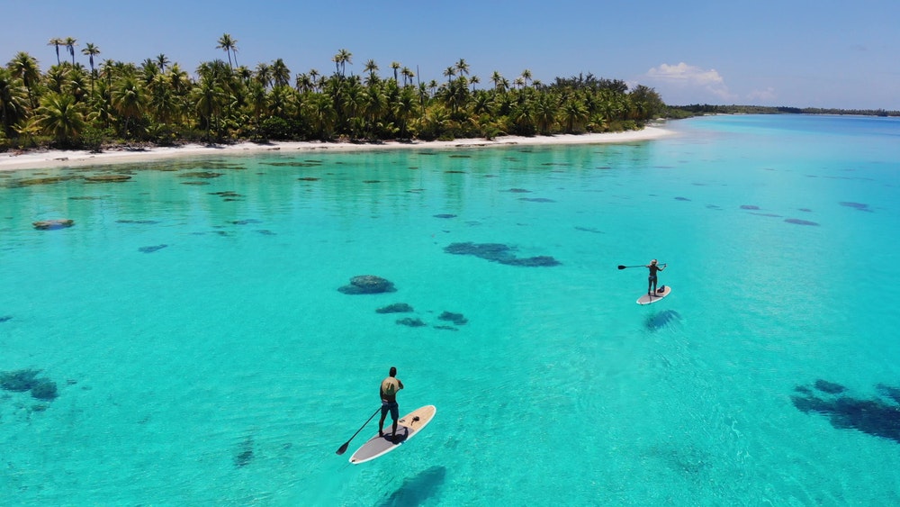 Lagúna s paddleboardmi vo Francúzskej Polynézii