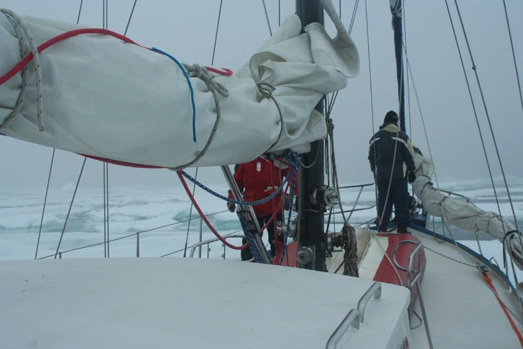 An Bord des speziellen angepassten Segelboot Seelord