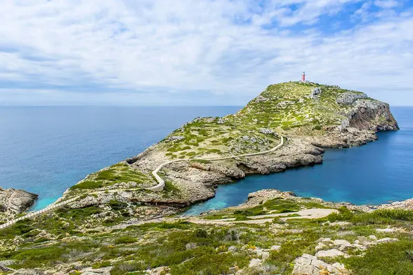 Latarnia morska na wyspie Cabrera