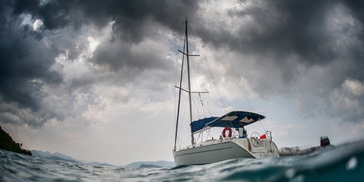 Hvordan forberede båten for en stormfull natt i en bukt