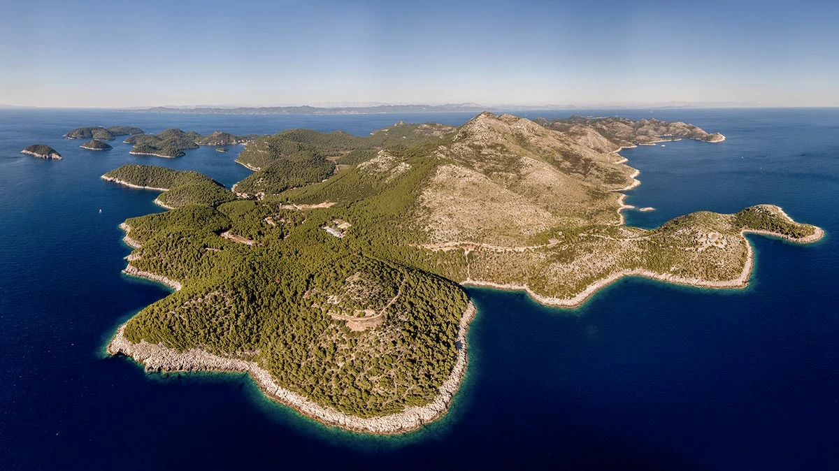 Sandstrand på ön Lastovo och Saplun