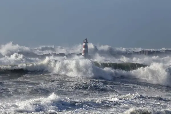 Superaallot voivat yhdessä merenpinnan nousun kanssa johtaa tulvien yleistymiseen