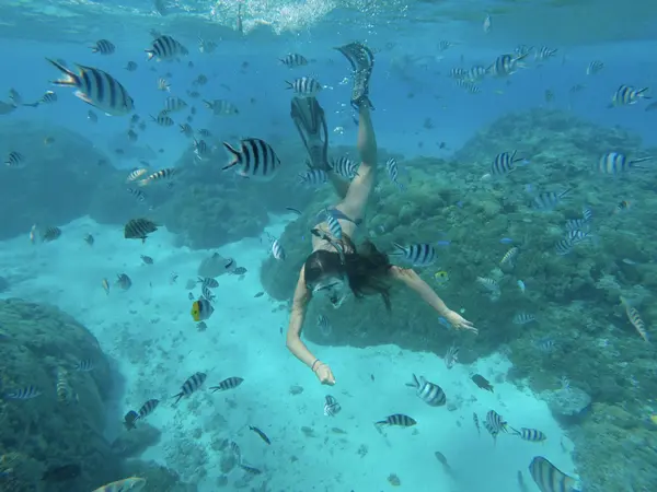 Snorkeling în mările cristaline ale Polineziei Franceze
